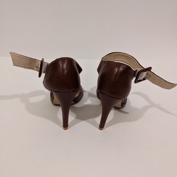 Classic brown heels - brand new with original box - Picture 3 of 4